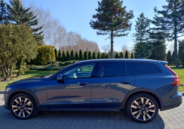 Volvo V60 Cross Country cena 149700 przebieg: 26000, rok produkcji 2021 z Margonin małe 277